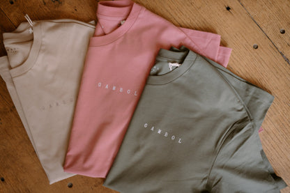Oversized Tee in three colours, folded – Gambol Archive